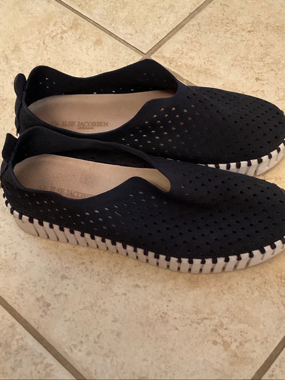 Ilse Jacobsen Navy Perforated Slip-On Shoes with White Sole, 39